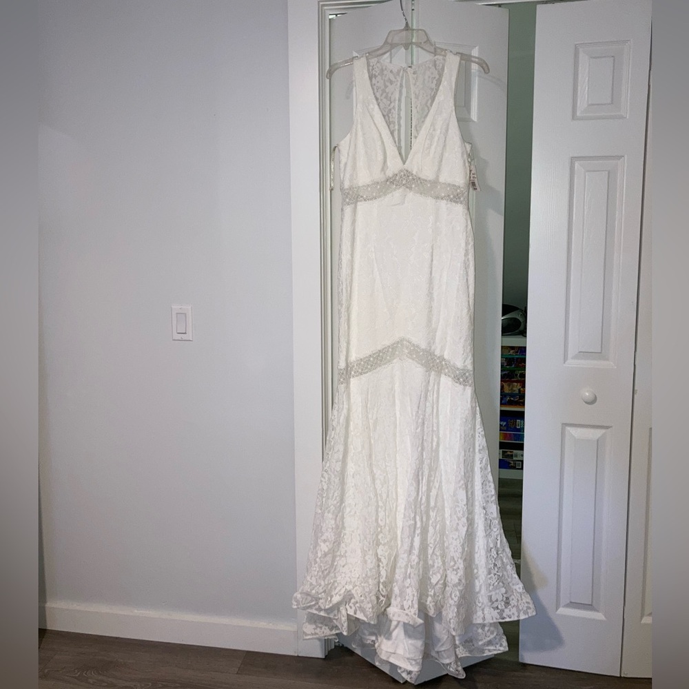 Brand new wedding dress Iace NWT